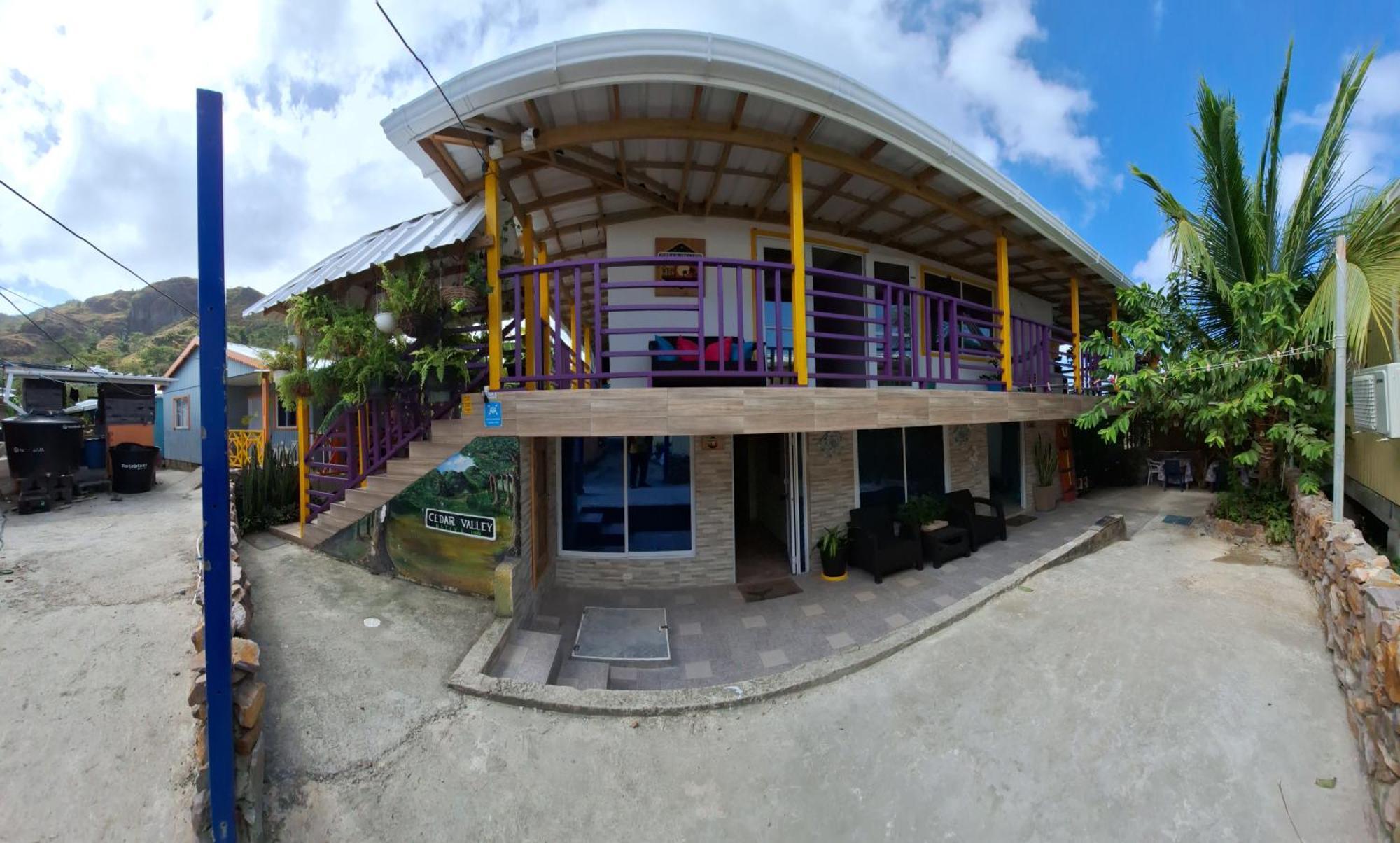 Homestay Cedar Valley